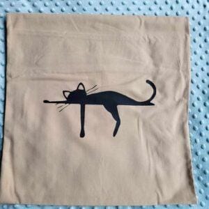 Kussensloop - beige - liggend zwart katje